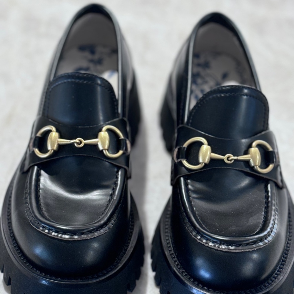 Women's Gucci Loafer - Picture 3 of 6
